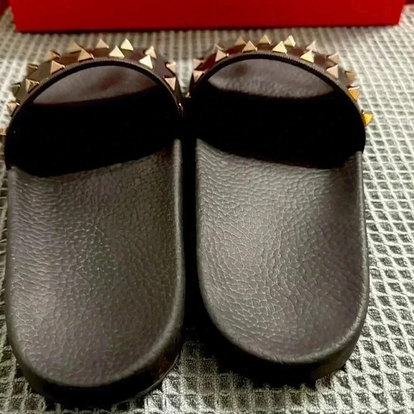 Valentino Garavani
Rockstud rubber slider sandals - Picture 5 of 8